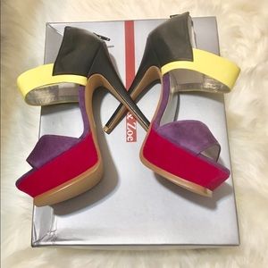 ❗️SOLD❗️Eva & Zoe Timber multicolored Sandals!